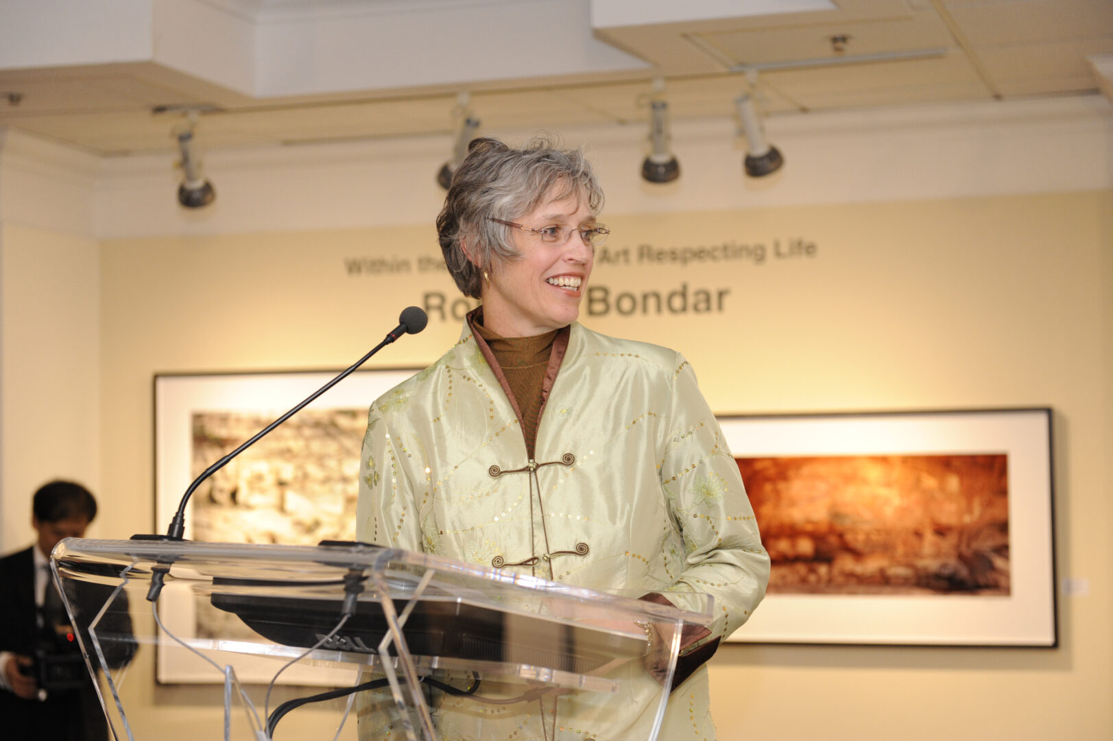 Joan Hamilton, Principal, Roberta Bondar Public School, Brampton, addresses gallery patrons at The Roberta Bondar Foundation's first Traveling Exhibition and Learning Experience